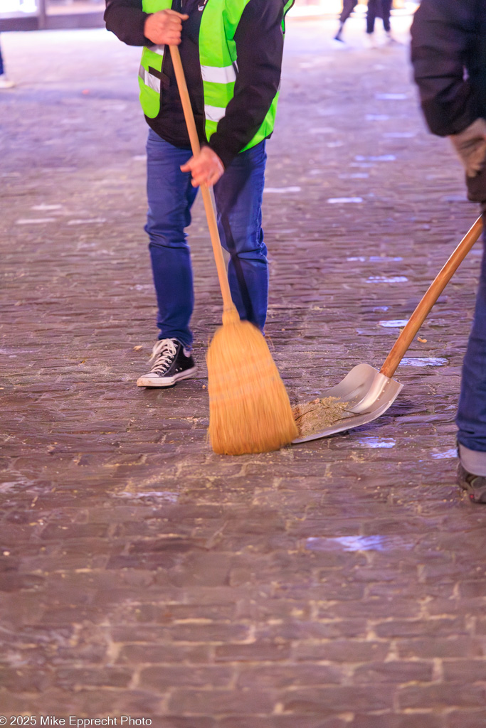 Guuggerbaum Fällen; Luzerner Fasnacht 2025